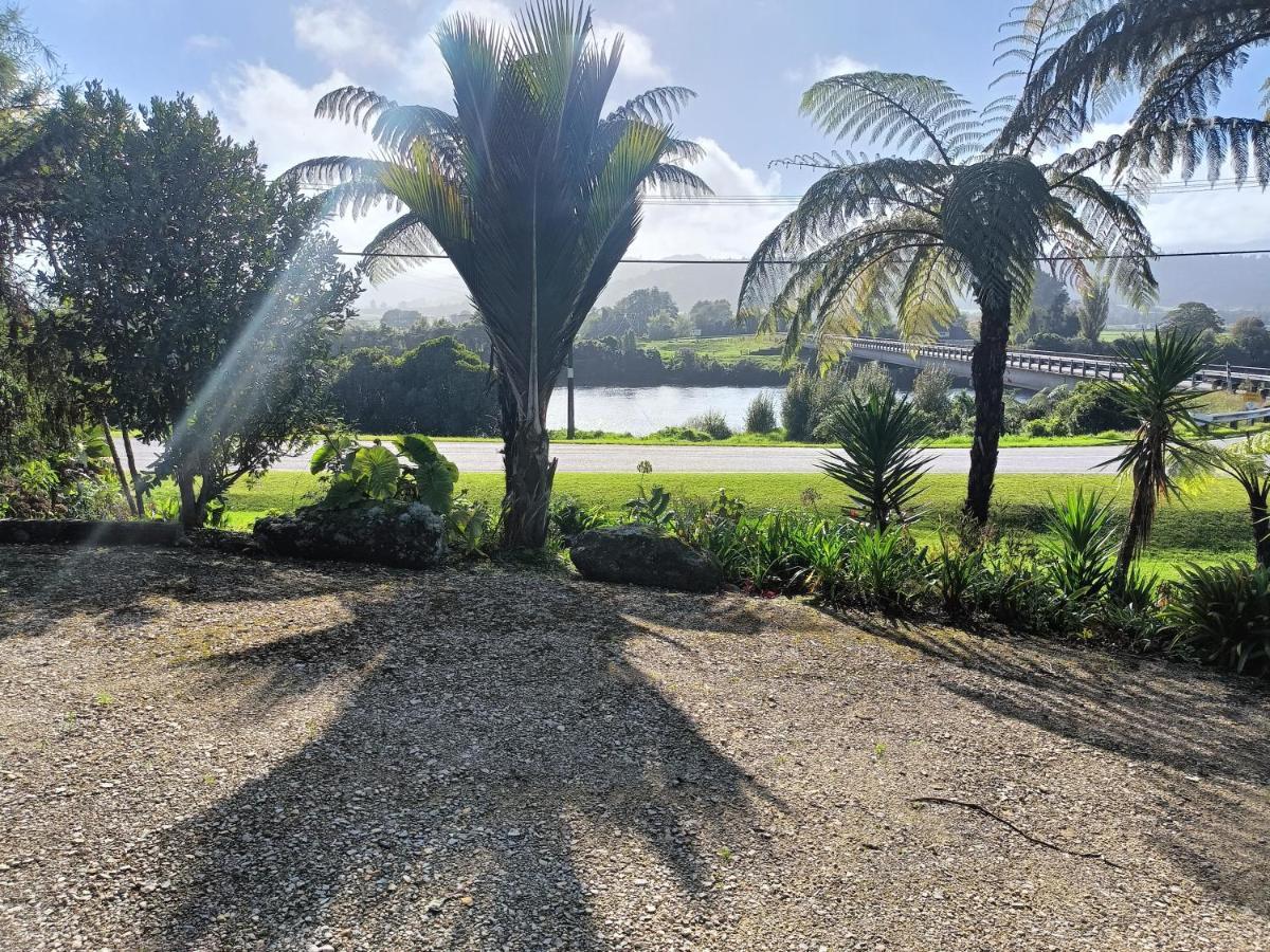 Riverstone Retreat Karamea Екстериор снимка
