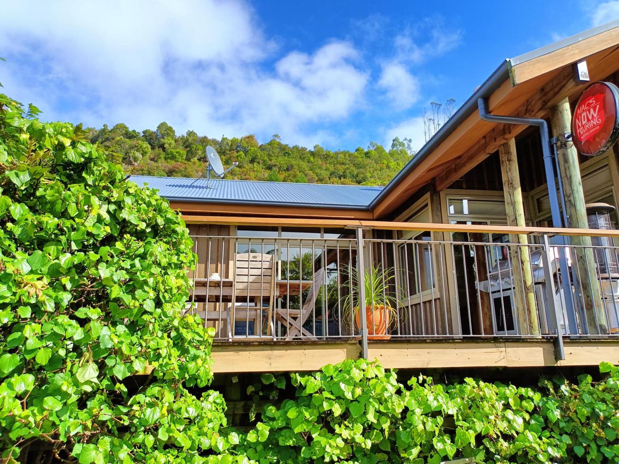 Riverstone Retreat Karamea Стая снимка