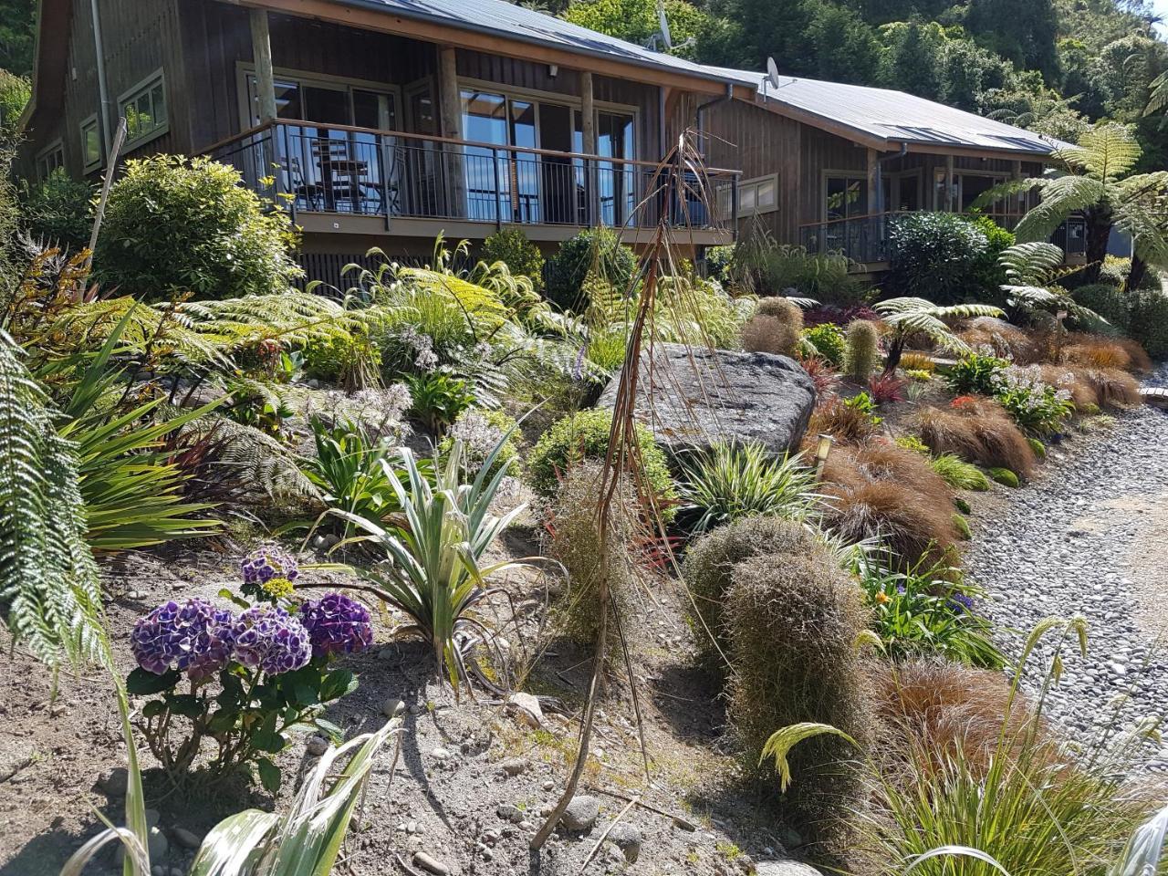 Riverstone Retreat Karamea Екстериор снимка